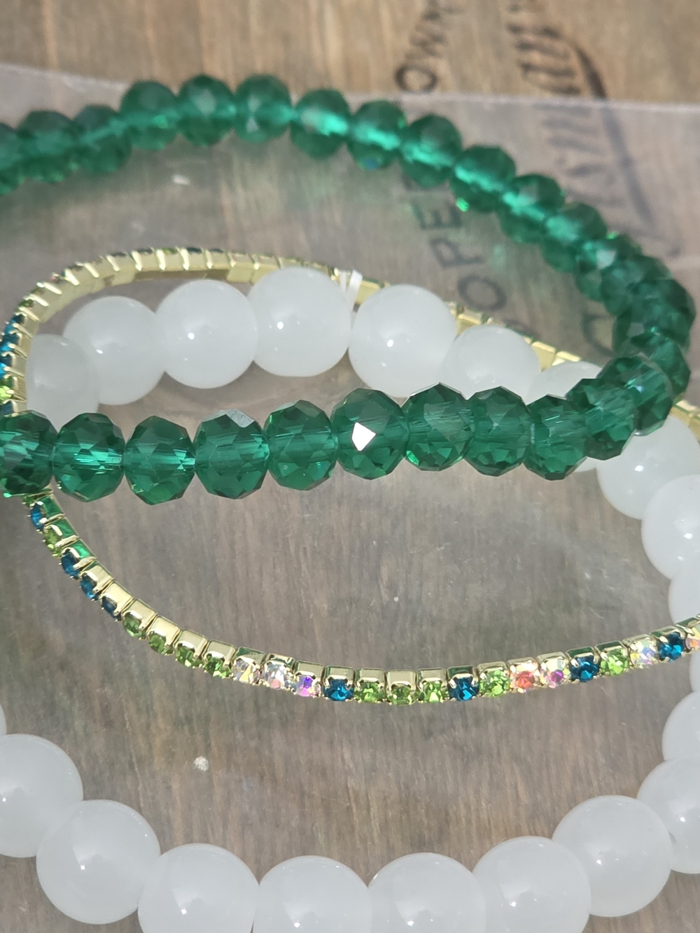 Green Crystal and White Bead Stretch Bracelet Set - Unbranded